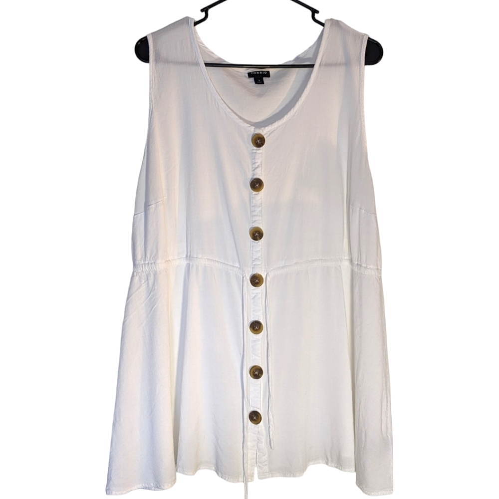 Torrid woman's blouse shirt size 3 buttons with tie white